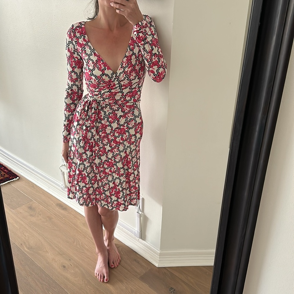 Diane Von Furstenberg DVF Jane Wrap Dress in Iconic Print, Size 4